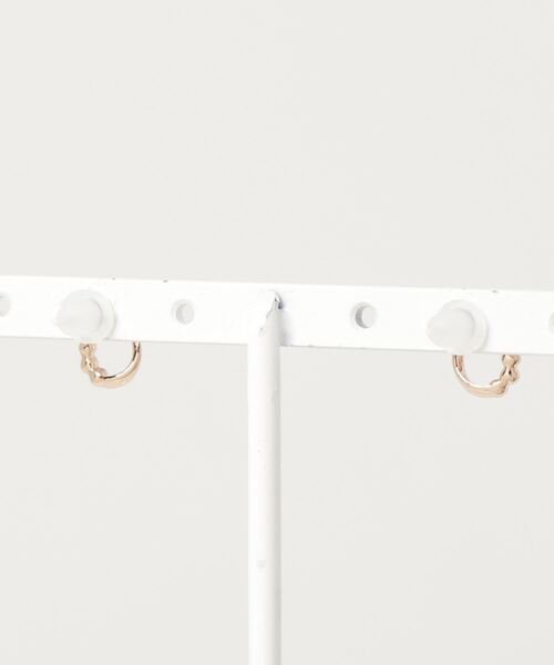 itam（アイタム）の「【itam】アイタム/ 6連ストーン ドロップ セラミックピアス/ 金属アレルギー対応ピアス（ピアス（両耳用）・レディース・ゴールド/ピンクゴールド・FREE）」の4枚目の写真