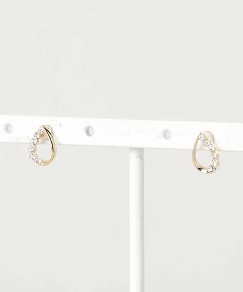 itam（アイタム）の「【itam】アイタム/ 6連ストーン ドロップ セラミックピアス/ 金属アレルギー対応ピアス（ピアス（両耳用）・レディース・ゴールド/ピンクゴールド・FREE）」の5枚目の写真