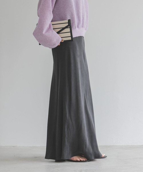 Noble（ノーブル）の「キュプラサテンナローAラインスカート（スカート・レディース・グレー/ブラウン/ネイビー・36/38）」の5枚目の写真