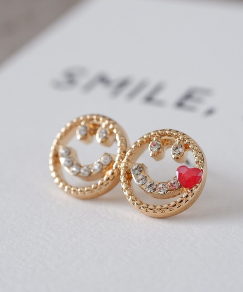 CERCA(チェルカ)の「Blincouture/ハート付きスマイルピアス(ピアス(両耳用)・レディース・ホワイト/ホワイト系1/ホワイト系2・ONE SIZE)」の4枚目の写真