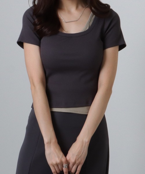 Lace Ladies(レースレディース)の「ラウンドネック フェイクレイヤード 配色 半袖 トップス(Tシャツ/カットソー・レディース・ホワイト/ブラック/グレイッシュベージュ/アイボリー/グレー・S/M/XL)」の1枚目の写真