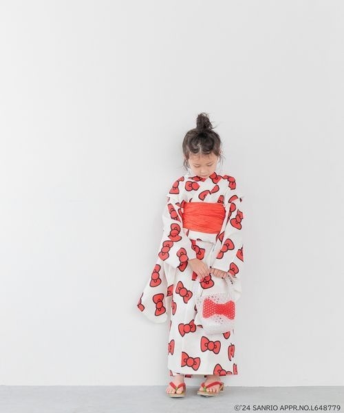LOWRYS FARM（ローリーズファーム）の「【HELLO KITTY】ユカタ　122174（浴衣・キッズ・ブラック/オフホワイト・130cm/110cm/150cm）」の2枚目の写真