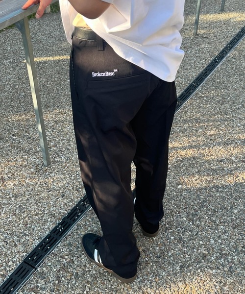 BROKEN BASE(ブロークンベース)の「One point stitch low rise chino(チノパンツ・メンズ・ブラック/ネイビー・MEDIUM/LARGE)」の2枚目の写真