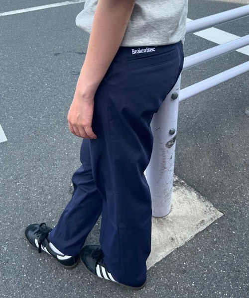 BROKEN BASE(ブロークンベース)の「One point stitch low rise chino(チノパンツ・メンズ・ブラック/ネイビー・MEDIUM/LARGE)」の3枚目の写真