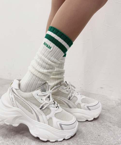 repipi armario（レピピ アルマリオ）の「Wラインロゴルーズ（ソックス/靴下・キッズ・ホワイト×ブルー/ホワイト×ブラック/ブラック×ホワイト/ホワイト×パープル/ホワイト×グリーン/グレー/ホワイト×ライム・FREE）」の2枚目の写真