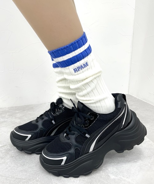 repipi armario（レピピ アルマリオ）の「Wラインロゴルーズ（ソックス/靴下・キッズ・ホワイト×ブルー/ホワイト×ブラック/ブラック×ホワイト/ホワイト×パープル/ホワイト×グリーン/グレー/ホワイト×ライム・FREE）」の3枚目の写真