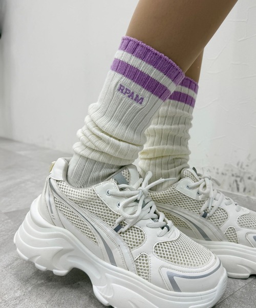 repipi armario（レピピ アルマリオ）の「Wラインロゴルーズ（ソックス/靴下・キッズ・ホワイト×ブルー/ホワイト×ブラック/ブラック×ホワイト/ホワイト×パープル/ホワイト×グリーン/グレー/ホワイト×ライム・FREE）」の5枚目の写真