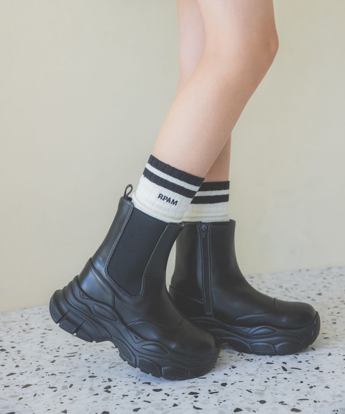 repipi armario（レピピ アルマリオ）の「Wラインロゴルーズ（ソックス/靴下・キッズ・ホワイト×ブルー/ホワイト×ブラック/ブラック×ホワイト/ホワイト×パープル/ホワイト×グリーン/グレー/ホワイト×ライム・FREE）」の21枚目の写真