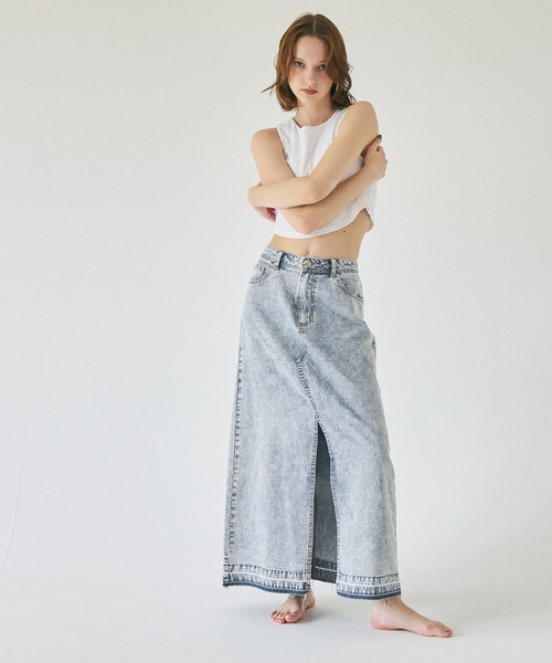 coca(coca)(コカ)の「【WEB限定セール】軽量デニム フロントスリットスカート(デニムスカート・レディース・ライトブルー・S/M/L)」の3枚目の写真