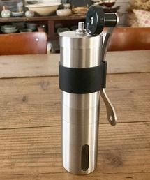 sense of fun sola（センスオブファンソラ）の「コーヒーミルLサイズ 手動 ハンドル収納ゴムカーバー付（アウトドアグッズ）」