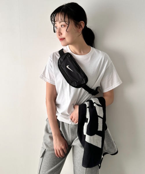 NIKE（ナイキ）の「Nike(ナイキ)/ウエストポーチ ボディバッグ チャレンジャー 2.0 ランニング ウエストパック スモール（ボディバッグ/ウエストポーチ・メンズ・ブラック/ブルー・FREE）」の6枚目の写真