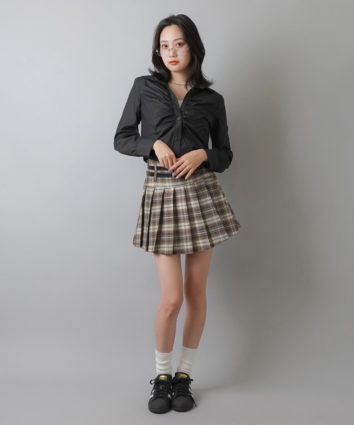 SPINNS（スピンズ）の「長袖ショート丈シャーリングギャザーシャツ（シャツ/ブラウス・レディース・ホワイト/ブルー/グレー/ブラック・ONESIZE）」の21枚目の写真