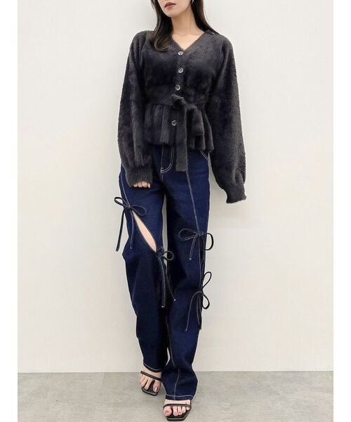 dazzlin(ダズリン)の「ミニシャギーペプラムカーデトップス(ニット/セーター・レディース・チャコールグレー/レッド/オフホワイト・FREE)」の8枚目の写真