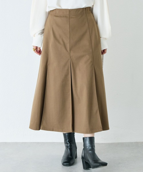LAVEANGE（ラビアンジェ）の「ミディ丈タックスカート（スカート・レディース・グレー/ブラック/ブラウン・5L/4L/M/3L/LL）」の5枚目の写真