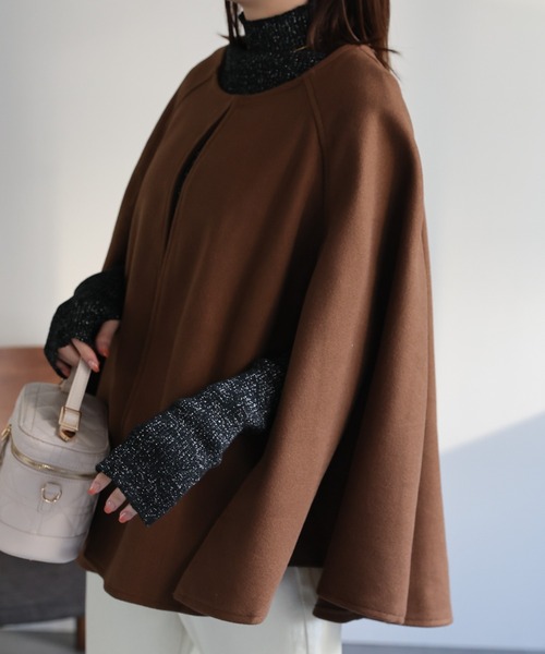 sakishimatokyo（サキシマトーキョー）の「フェイクウール フレア切り替えポンチョ/ケープ（ポンチョ・レディース・ブラック/チャコール/ベージュ/ブラウン・FREE）」の7枚目の写真