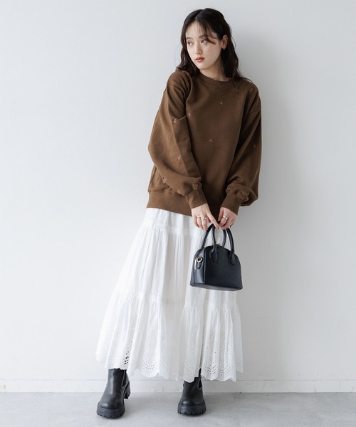 RAGEBLUE(レイジブルー)の「ミニフラワー刺繍ルーズスウェット(スウェット・レディース・ブラウン/オフホワイト/ブラック・FREE)」の14枚目の写真