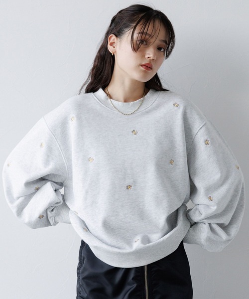 RAGEBLUE(レイジブルー)の「ミニフラワー刺繍ルーズスウェット(スウェット・レディース・ブラウン/オフホワイト/ブラック・FREE)」の7枚目の写真