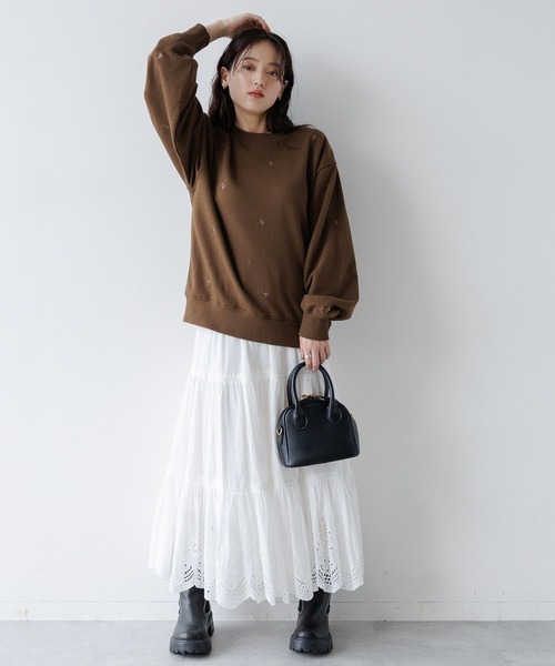 RAGEBLUE(レイジブルー)の「ミニフラワー刺繍ルーズスウェット(スウェット・レディース・ブラウン/オフホワイト/ブラック・FREE)」の13枚目の写真