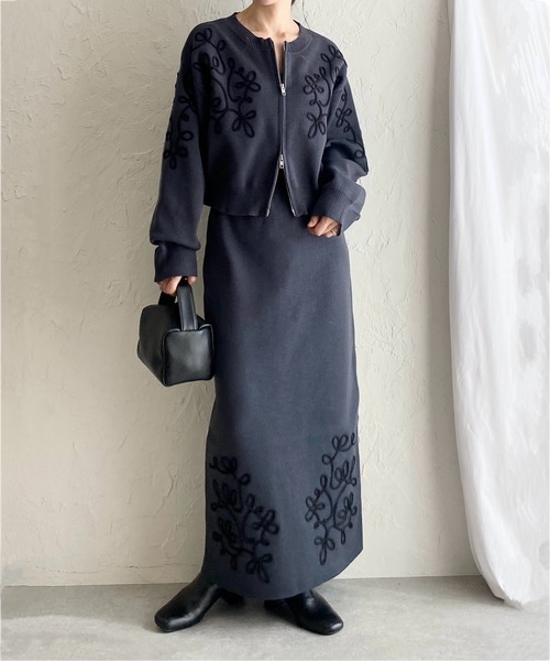 She's Closet(シーズクローゼット)の「コード刺繍ライン柄長袖ジップニットカーディガン&ロングスカートセットアップ(セットアップ・レディース・アイボリー/ブラック/チャコールグレー/ブラウン・FREE)」の3枚目の写真