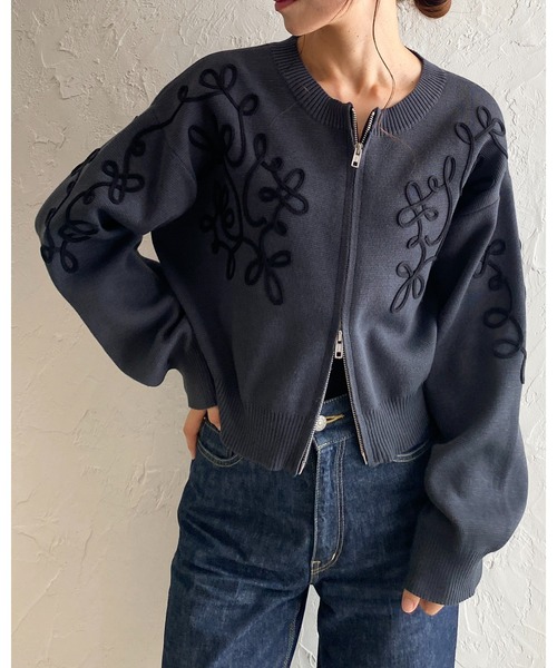 She's Closet(シーズクローゼット)の「コード刺繍ライン柄長袖ジップニットカーディガン&ロングスカートセットアップ(セットアップ・レディース・アイボリー/ブラック/チャコールグレー/ブラウン・FREE)」の10枚目の写真