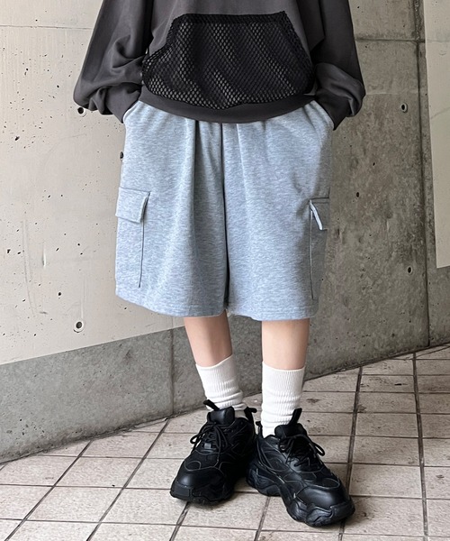 Figments（フィグメンツ）の「スウェットカーゴハーフパンツ（カーゴパンツ・レディース・ブラック/杢グレー・FREE）」の2枚目の写真