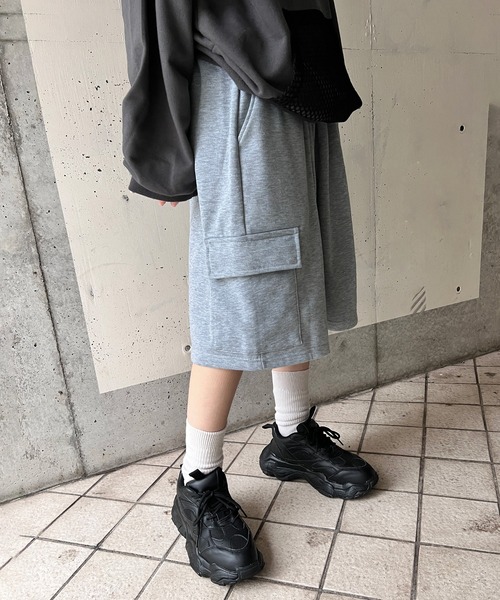 Figments（フィグメンツ）の「スウェットカーゴハーフパンツ（カーゴパンツ・レディース・ブラック/杢グレー・FREE）」の4枚目の写真