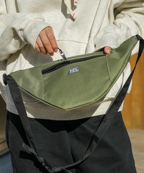 MEI(メイ)の「【MEI / メイ】ロゴ刺繍-STANDARD MOON SHOULDER/ムーンショルダー/ユニセックス(ボディバッグ/ウエストポーチ・メンズ・サックスブルー/カーキ/ワイン/グレー/ネイビー/ブラウン/ブラック/ベージュ/グリーン・FREE)」の1枚目の写真