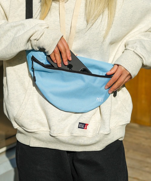 MEI(メイ)の「【MEI / メイ】ロゴ刺繍-STANDARD MOON SHOULDER/ムーンショルダー/ユニセックス(ボディバッグ/ウエストポーチ・メンズ・サックスブルー/カーキ/ワイン/グレー/ネイビー/ブラウン/ブラック/ベージュ/グリーン・FREE)」の8枚目の写真