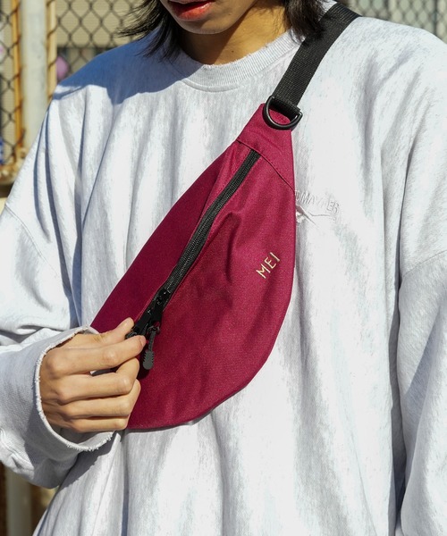 MEI(メイ)の「【MEI / メイ】ロゴ刺繍-STANDARD MOON SHOULDER/ムーンショルダー/ユニセックス(ボディバッグ/ウエストポーチ・メンズ・サックスブルー/カーキ/ワイン/グレー/ネイビー/ブラウン/ブラック/ベージュ/グリーン・FREE)」の9枚目の写真