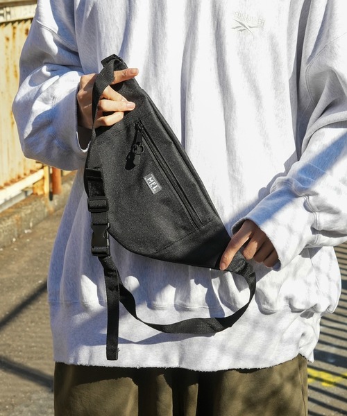 MEI(メイ)の「【MEI / メイ】ロゴ刺繍-STANDARD MOON SHOULDER/ムーンショルダー/ユニセックス(ボディバッグ/ウエストポーチ・メンズ・サックスブルー/カーキ/ワイン/グレー/ネイビー/ブラウン/ブラック/ベージュ/グリーン・FREE)」の2枚目の写真