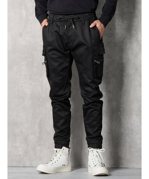 1piu1uguale3 RELAX(ウノピュウノウグァーレトレリラックス)の「【1PIU1UGUALE3 RELAX】SLIM カーゴパンツ 通年(ウノ ピゥ ウノ ウグァーレ トレ)(カーゴパンツ・メンズ・ブラック・M/L/LL)」の1枚目の写真