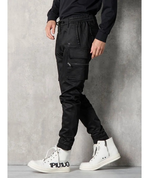 1piu1uguale3 RELAX(ウノピュウノウグァーレトレリラックス)の「【1PIU1UGUALE3 RELAX】SLIM カーゴパンツ 通年(ウノ ピゥ ウノ ウグァーレ トレ)(カーゴパンツ・メンズ・ブラック・M/L/LL)」の4枚目の写真