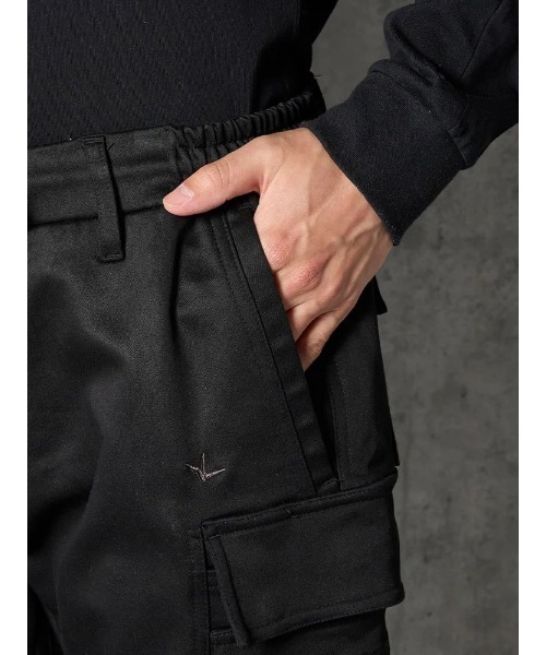 1piu1uguale3 RELAX(ウノピュウノウグァーレトレリラックス)の「【1PIU1UGUALE3 RELAX】SLIM カーゴパンツ 通年(ウノ ピゥ ウノ ウグァーレ トレ)(カーゴパンツ・メンズ・ブラック・M/L/LL)」の6枚目の写真