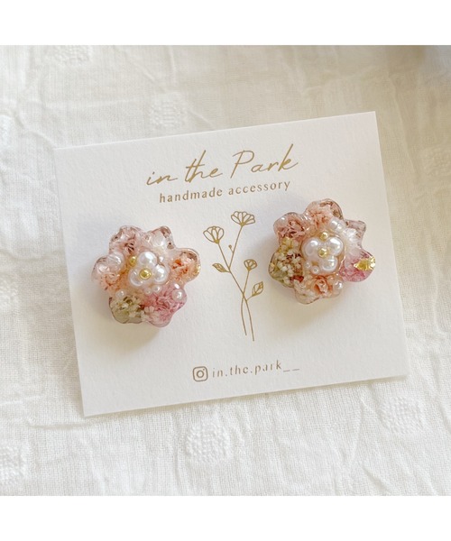 tone（トーン）の「【in the Park】小さなフラワーピアス(MA)（ピアス（両耳用）・レディース・パープル/オレンジ/ピンク・FREE）」の4枚目の写真