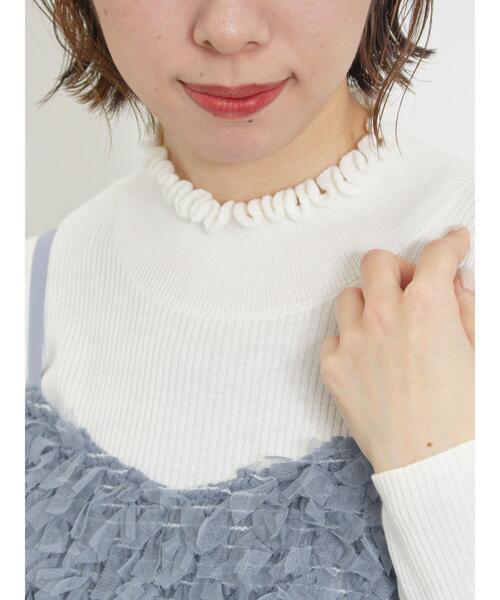 Samansa Mos2(サマンサ モスモス)の「【マシンウォッシャブル】ニットリブフリルタートルネック(ニット/セーター・レディース・グリーン/ブラック/オフホワイト/ブルー・F)」の5枚目の写真