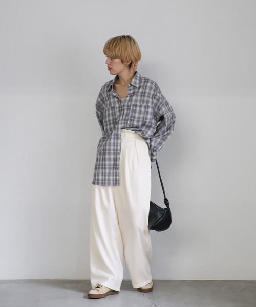 select MOCA(セレクトモカ)の「サイドベルトボタンワイドパンツ(スラックス・レディース・ブラック/オフホワイト/ライトグレー・MEDIUM/LARGE)」の5枚目の写真