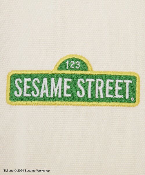 Maison de FLEUR(メゾンドフルール)の「SESAME STREET 2Wayトートバッグ(トートバッグ・レディース・アイボリー/ブラック・FREE)」の9枚目の写真