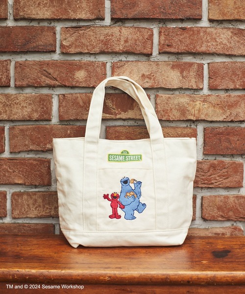Maison de FLEUR(メゾンドフルール)の「SESAME STREET 2Wayトートバッグ(トートバッグ・レディース・アイボリー/ブラック・FREE)」の19枚目の写真
