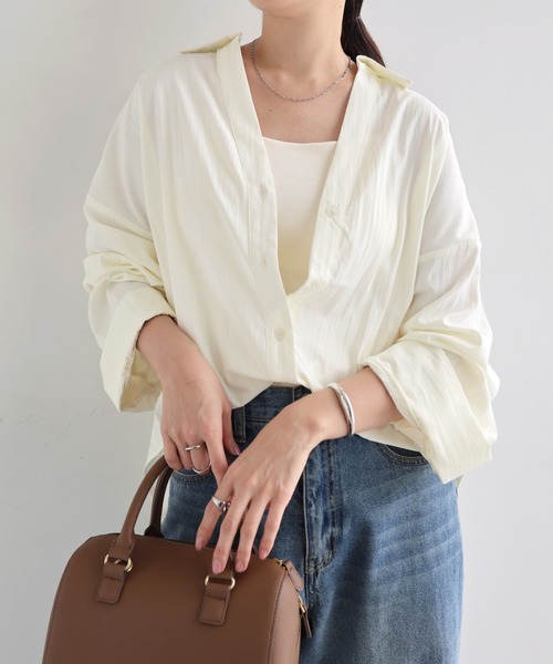 andme(アンドミー)の「ボリューム袖スキッパーシャツブラウス(シャツ/ブラウス・レディース・ネイビー/オフホワイト/ベージュ・M)」の1枚目の写真