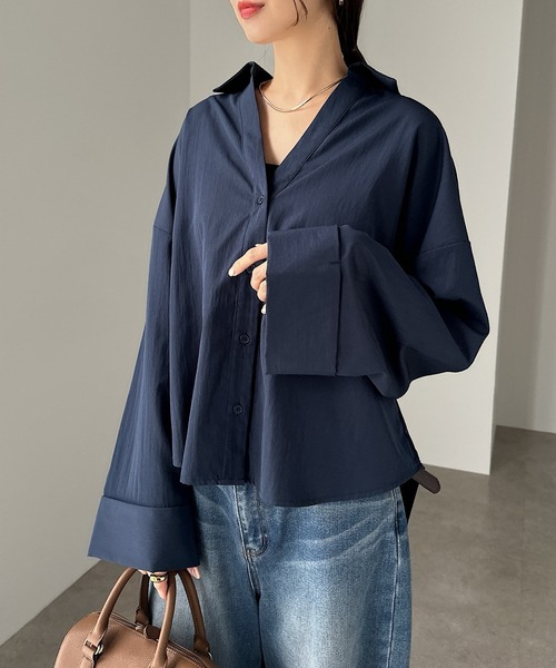 andme(アンドミー)の「ボリューム袖スキッパーシャツブラウス(シャツ/ブラウス・レディース・ネイビー/オフホワイト/ベージュ・M)」の9枚目の写真