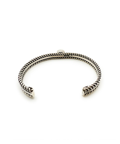 Indian Jewelry(インディアンジュエリー)の「THEATER シアター オーバルシェイプセンターストーンスリムシルバーバングル Made in USA(バングル/リストバンド・メンズ・シルバー・FREE)」の4枚目の写真