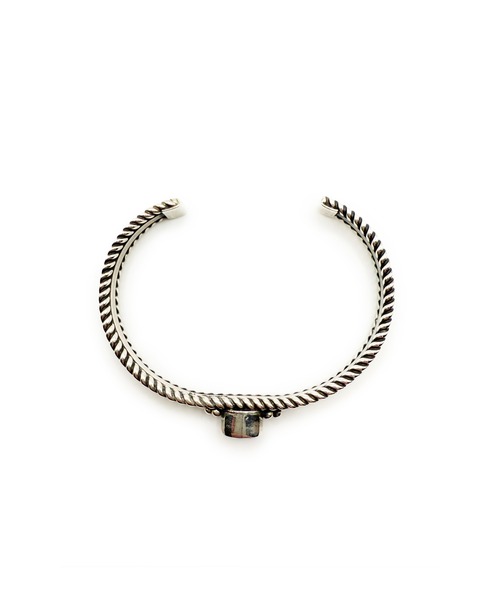Indian Jewelry(インディアンジュエリー)の「THEATER シアター オーバルシェイプセンターストーンスリムシルバーバングル Made in USA(バングル/リストバンド・メンズ・シルバー・FREE)」の5枚目の写真