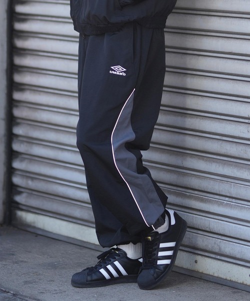 UMBRO（アンブロ）の「UMBROｘムラサキスポーツ トラックパンツ オーバーサイズ コラボ ユニセックス セットアップ対応 MD18MSPT01/WMD18MSPT01（その他パンツ・メンズ・ライトグレー/チャコール/サンドベージュ/ブラック/ブラック系その他/ネイビー・M/S/XL/L）」の15枚目の写真