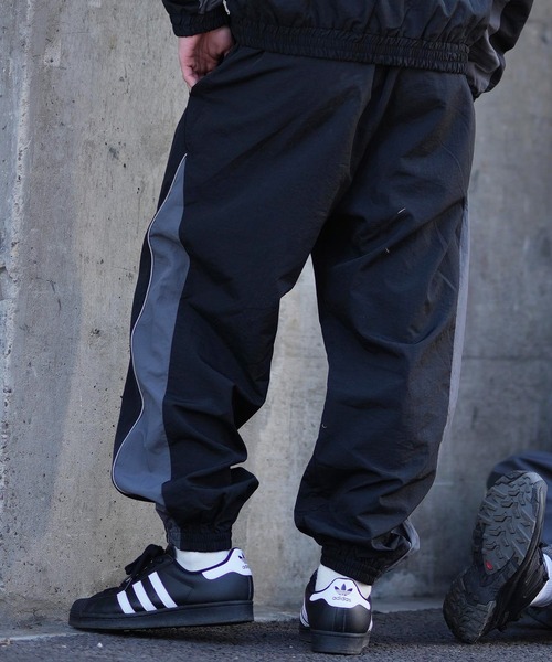 UMBRO（アンブロ）の「UMBROｘムラサキスポーツ トラックパンツ オーバーサイズ コラボ ユニセックス セットアップ対応 MD18MSPT01/WMD18MSPT01（その他パンツ・メンズ・ライトグレー/チャコール/サンドベージュ/ブラック/ブラック系その他/ネイビー・M/S/XL/L）」の16枚目の写真