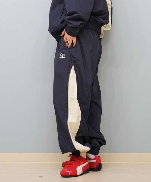 UMBRO（アンブロ）の「UMBROｘムラサキスポーツ トラックパンツ オーバーサイズ コラボ ユニセックス セットアップ対応 MD18MSPT01/WMD18MSPT01（その他パンツ・メンズ・ライトグレー/チャコール/サンドベージュ/ブラック/ブラック系その他/ネイビー・M/S/XL/L）」の21枚目の写真