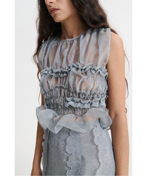 CECILIE BAHNSEN(セシリー バンセン)の「SMOCK SLEEVELESS TOP W/ RUFFLE DETAILS(シャツ/ブラウス・レディース・グレー・6/8)」の4枚目の写真