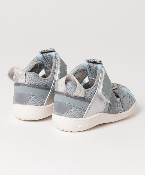 IFME(イフミー)の「BABY|ifme nature ワイドテープウォーターシューズ(サンダル・キッズ・ブルー/ベージュ・12.0cm/12.5cm/13.0cm/13.5cm/14.0cm/14.5cm/15.0cm)」の19枚目の写真