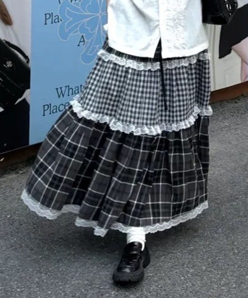 leune(ルネ)の「チェック切り替えティアードスカート(スカート・レディース・ブラック・LARGE/MEDIUM/SMALL)」の2枚目の写真