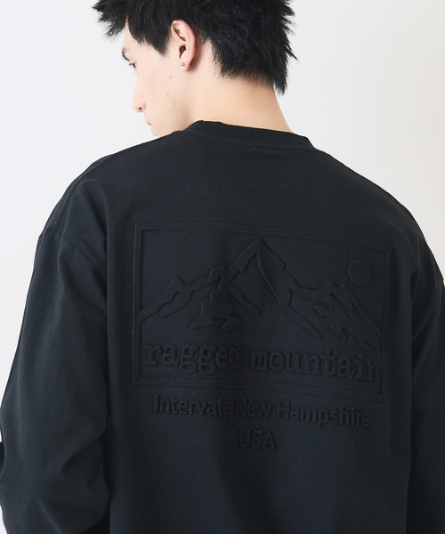 ragged mountain(ラギットマウンテン)の「【RAGGED MOUNTAIN/ラギットマウンテン】エンボス加工ロゴロンT(Tシャツ/カットソー・メンズ・ホワイト/ブラック/パープル/ベージュ/ブラウン/ネイビー・MEDIUM/LARGE/X-LARGE)」の2枚目の写真