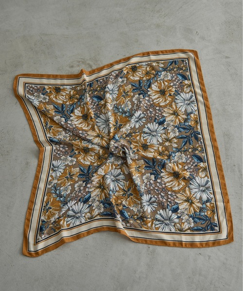 THE YOn（ザヨン）の「ボタニカル大判スカーフ（バンダナ/スカーフ・レディース・イエロー/オレンジ・FREE）」の10枚目の写真